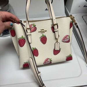 NWOT LIMITED EDITION Coach! Mollie Tote Bag 25 With Strawberry Print